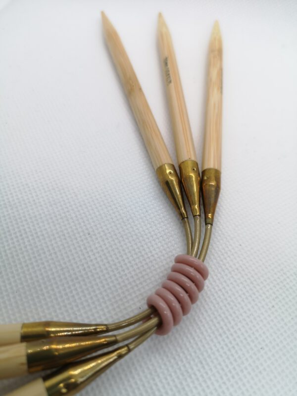Nadelhalter Nadelspiel Spirale in klassischen Farben, auf einem Crasy Trio, Farbe rosa