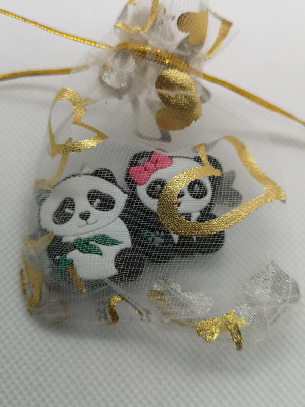 Maschenstopper Panda Girl und Panda Boy Höhe im Organzasäckchen mit aufgedruckten Herzen