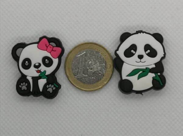 Maschenstopper Panda Girl und Panda Boy Größenvergleich zu einem 1-Euro Stück