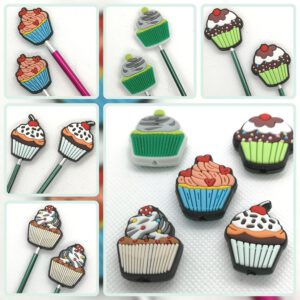 Maschenstopper Muffins Titel Collage, Maschenstopper paarweise auf Nadeln und 5 Varianten einzeln